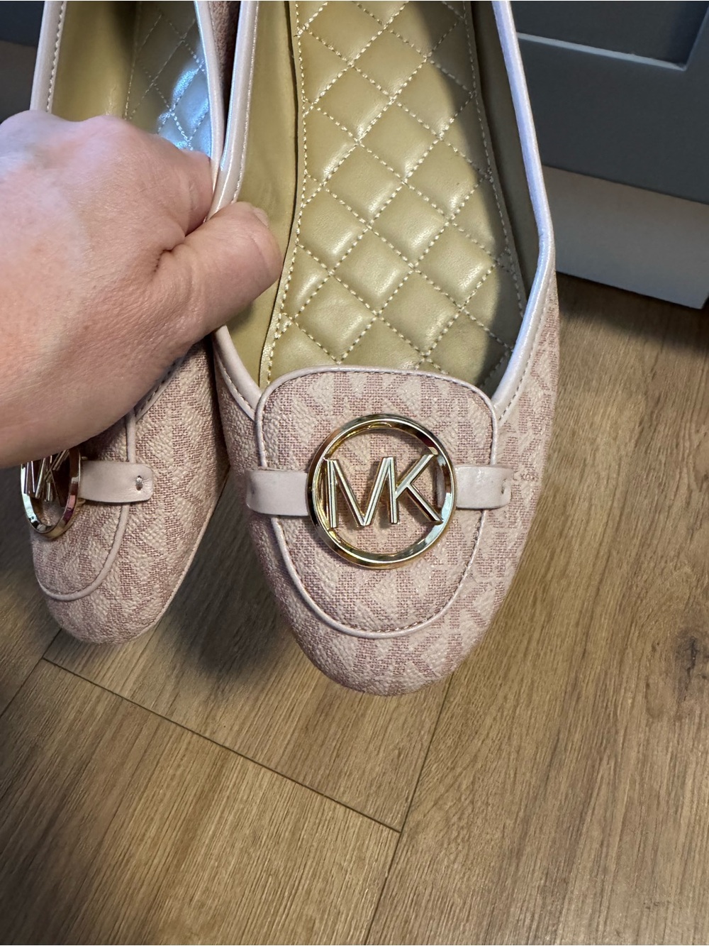 Michael Kors light Pink and Gold MK Logo Quilted Ballet Flats - Picture 6 of 8